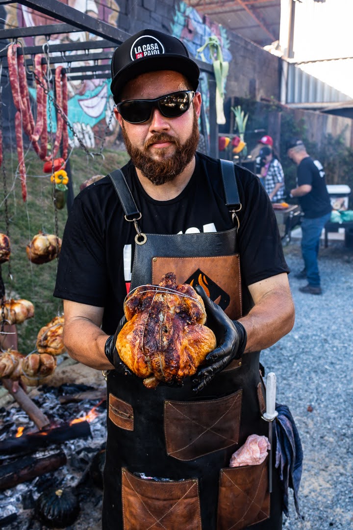 Estação de churrasco em montagem