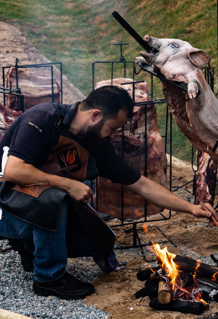 Detalhe de carne na brasa